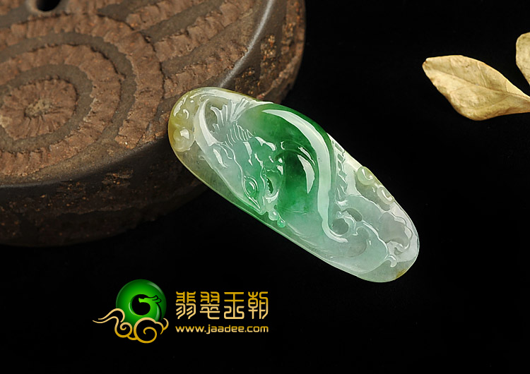冰种三彩缅甸翡翠A货龙头鱼挂件