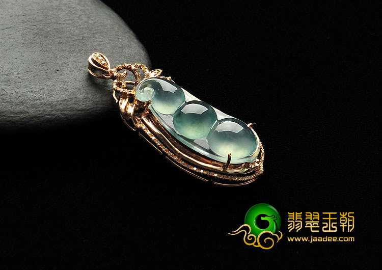 冰玻种飘花缅甸翡翠A货镶玫瑰金四季豆胸坠（真钻）