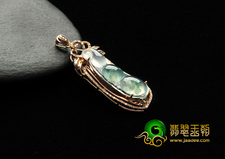 冰玻种飘花缅甸翡翠A货四季豆镶玫瑰金胸坠（真钻）