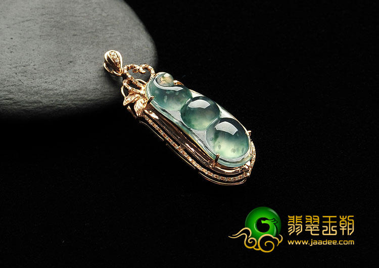冰玻种飘花缅甸翡翠A货四季豆镶玫瑰金胸坠（真钻）