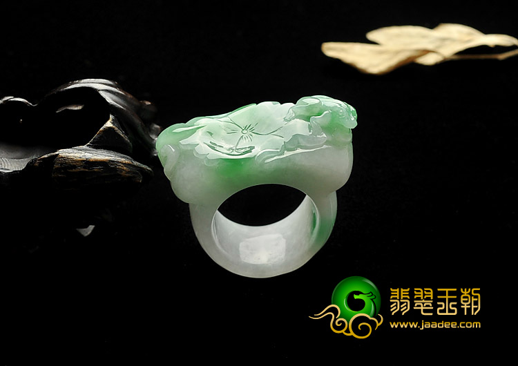糯冰种翠色缅甸翡翠A货青蛙指环