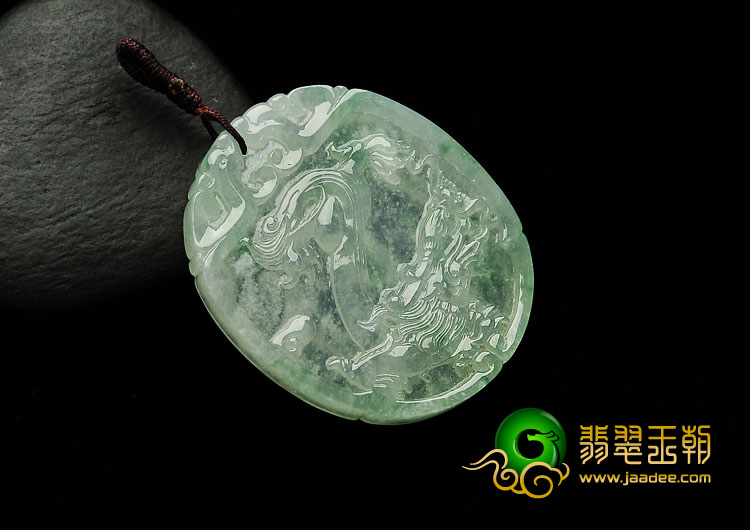 冰种飘绿花缅甸翡翠A货龙牌挂件