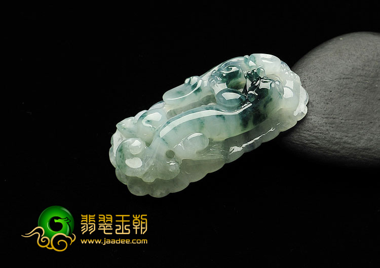 冰种飘花缅甸翡翠A货螭龙挂件