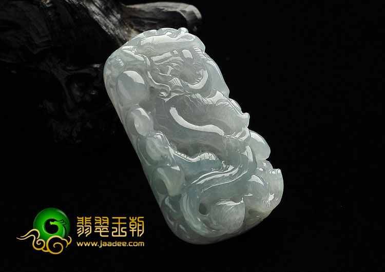 糯冰种晴水缅甸翡翠A货龙牌挂件