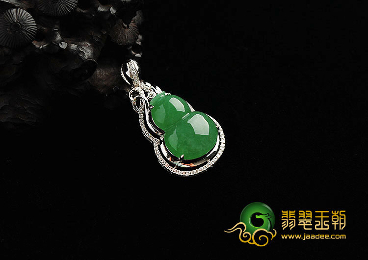 糯冰种阳绿缅甸翡翠A货镶白金葫芦胸坠（真钻）