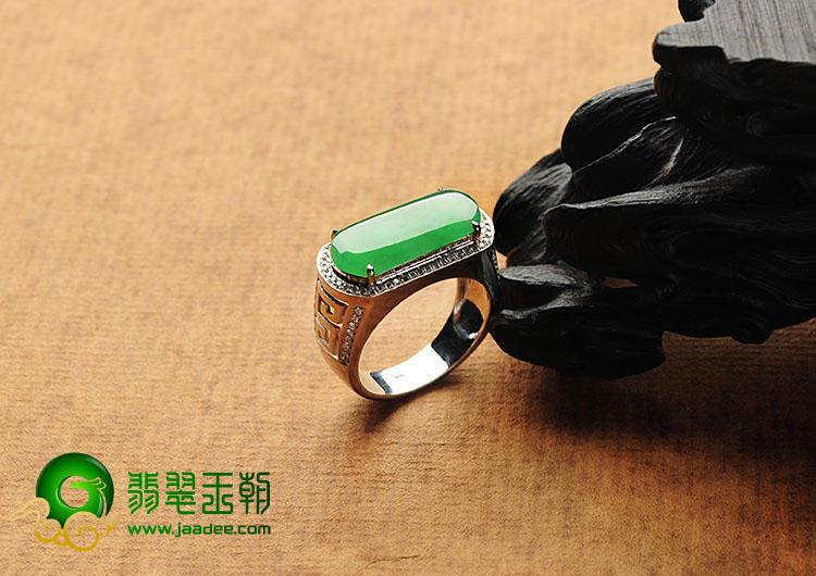 冰种阳绿缅甸翡翠A货镶白金戒指（真钻）
