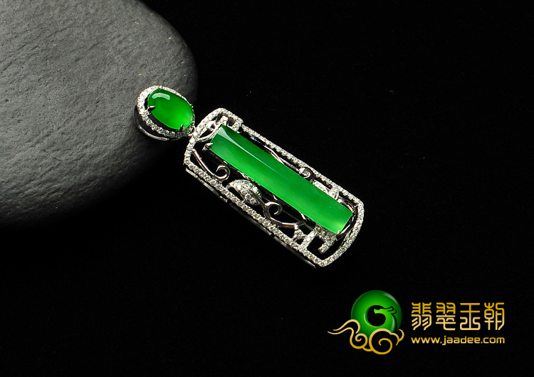 冰种阳绿缅甸翡翠A货镶白金满绿胸坠（真钻）