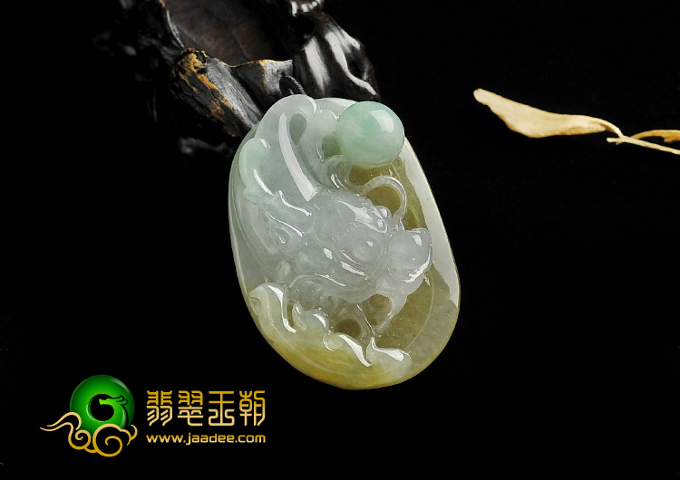 冰种淡三彩缅甸翡翠A货龙头挂件