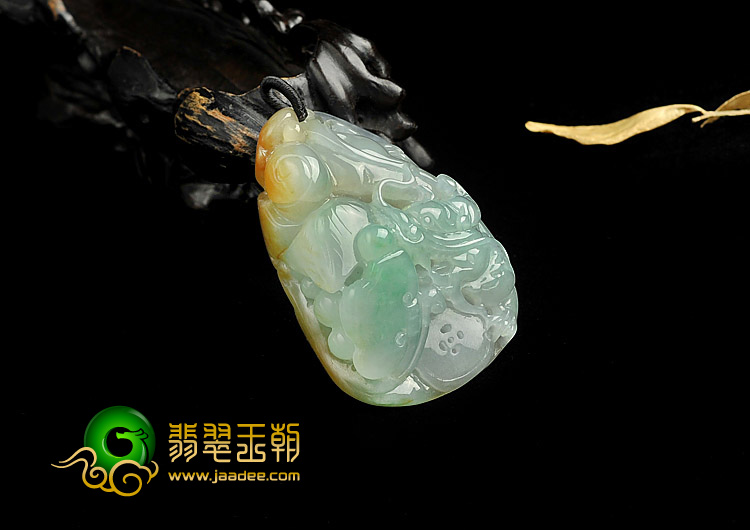 冰种三彩缅甸翡翠A货龙戏珠挂件
