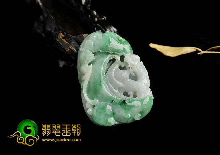 糯冰种翠色缅甸翡翠A货龙行如意挂件