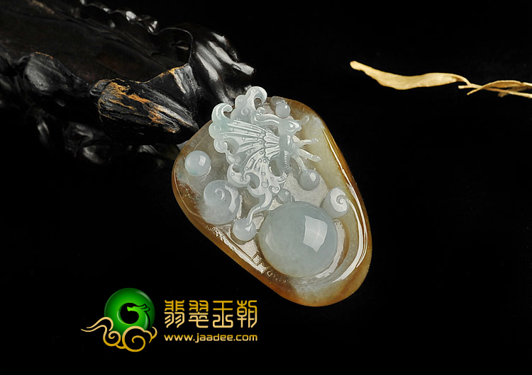 冰种褐黄翡缅甸翡翠A货蝴蝶挂件