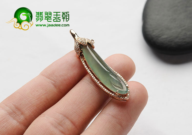 冰种晴水缅甸翡翠A货镶玫瑰金玉兰花胸坠（真钻）