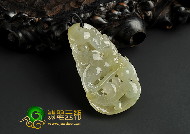 冰种黄翡缅甸翡翠A货仿古兽挂件
