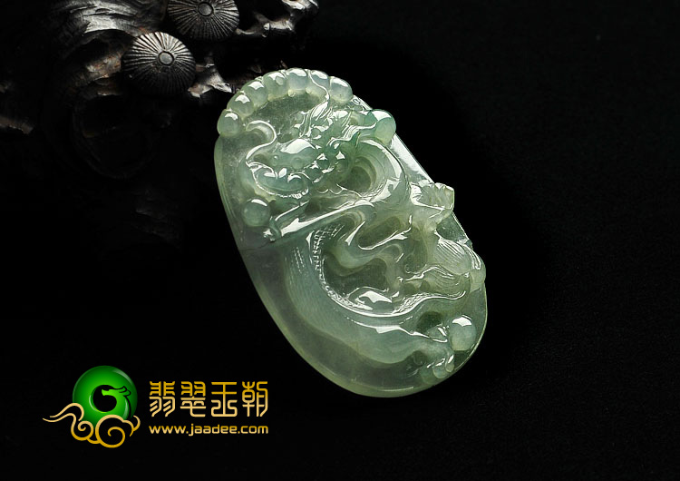 冰种晴水缅甸翡翠A货龙牌挂件