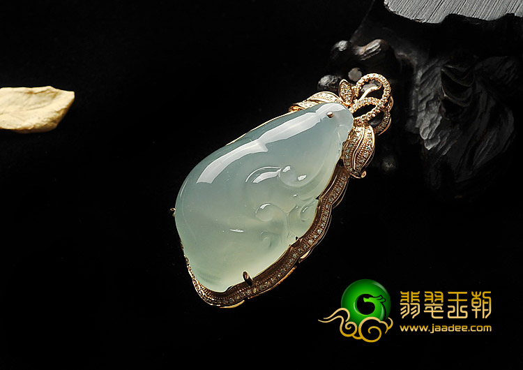 冰种晴水缅甸翡翠A货镶玫瑰金如意胸坠（真钻）