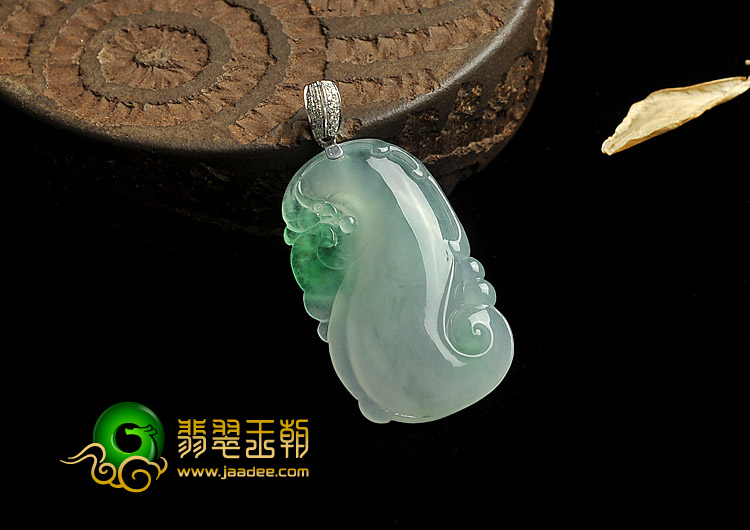 冰种飘翠缅甸翡翠A货如意挂件（金扣）