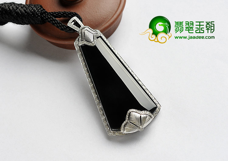 冰种墨翠缅甸翡翠A货镶白金梯形胸坠（真钻）