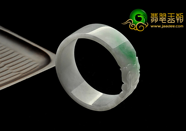 糯冰种飘翠缅甸翡翠A货仿古龙雕花镯（51mm）