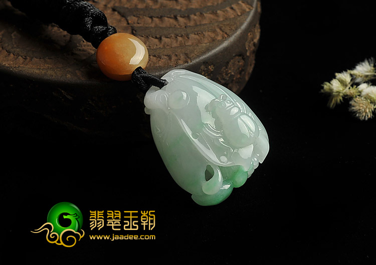 糯冰种飘翠缅甸翡翠A货玉兰花挂件