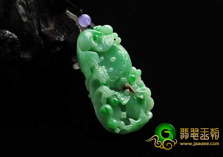 糯冰种翠色缅甸翡翠A货年年有余挂件