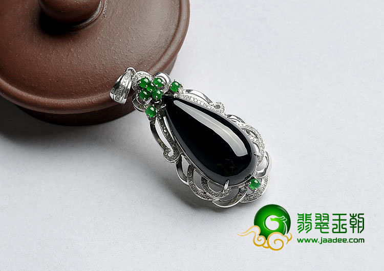冰玻种墨翠缅甸翡翠A货镶白金胸坠（真钻）