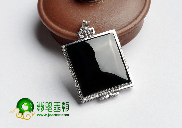 冰玻种墨翠缅甸翡翠A货镶白金胸坠（真钻）