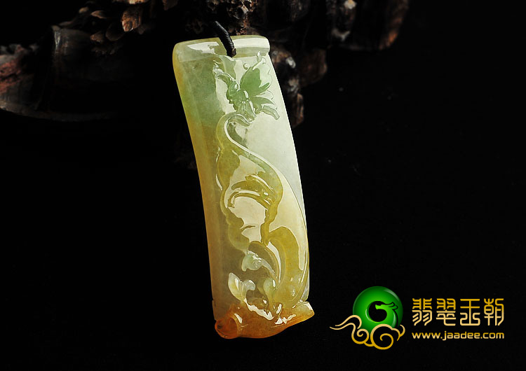 糯冰种淡黄加绿缅甸翡翠A货蝶恋花挂件