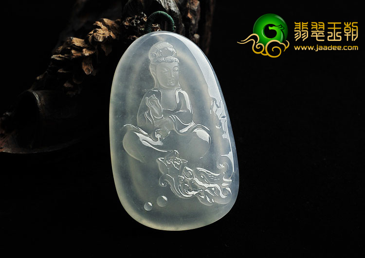冰玻种淡晴水缅甸翡翠A货观音挂件