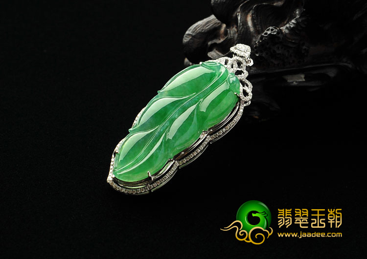 冰种翠色缅甸翡翠A货镶白金金枝玉叶胸坠（真钻）