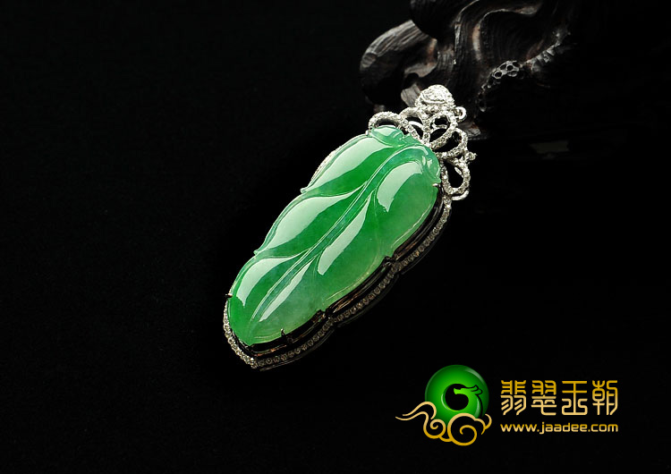 冰种翠色缅甸翡翠A货镶白金金枝玉叶胸坠（真钻）