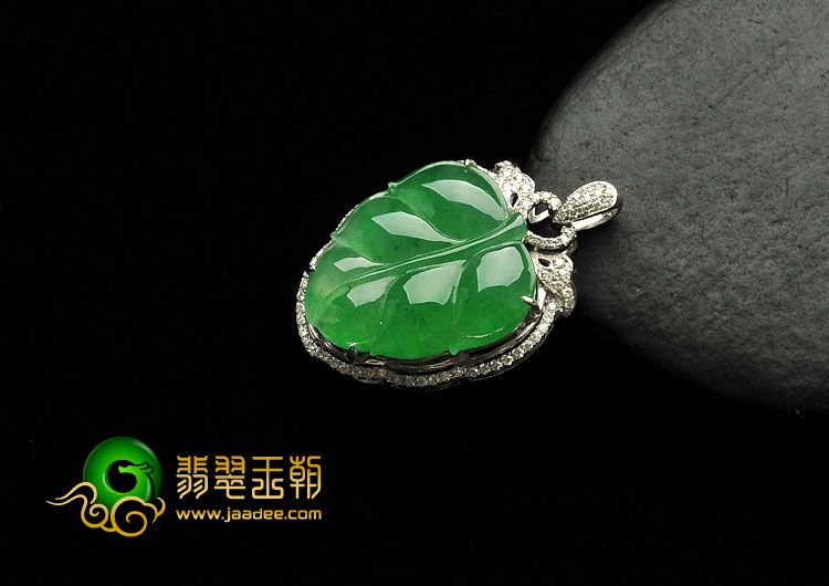 冰种翠色缅甸翡翠A货镶白金金枝玉叶胸坠（真钻）