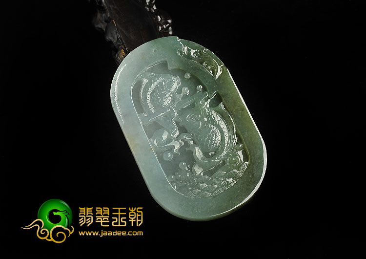 冰种晴水略带黄翡缅甸翡翠A货鱼牌挂件