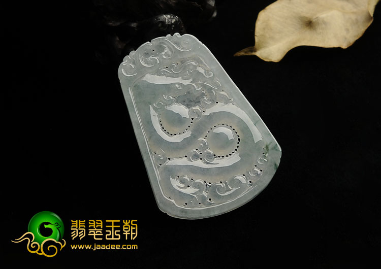 冰种略飘花缅甸翡翠A货龙牌挂件