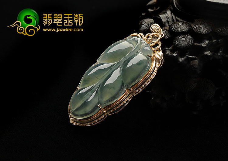 冰种略飘花缅甸翡翠A货镶玫瑰金叶子胸坠（真钻）