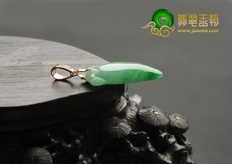 糯冰种翠色缅甸翡翠A货福瓜挂件