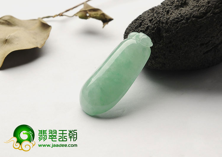 糯冰种豆色缅甸翡翠A货福瓜挂件