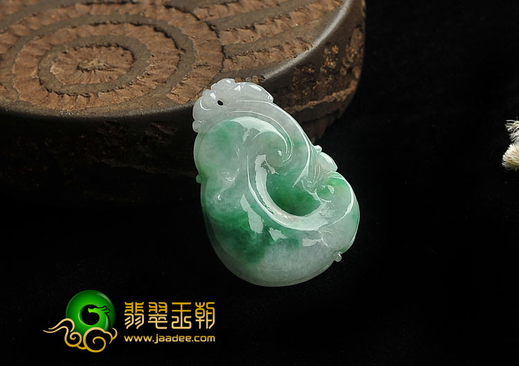 糯冰种翠色缅甸翡翠A货如意挂件