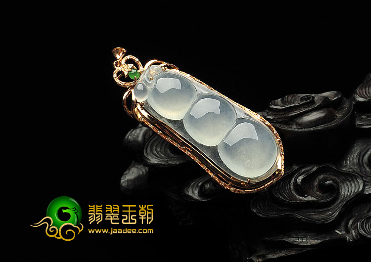 冰种无色缅甸翡翠A货镶玫瑰金四季豆胸坠（真钻）