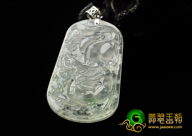 冰种略飘花缅甸翡翠A货龙牌挂件