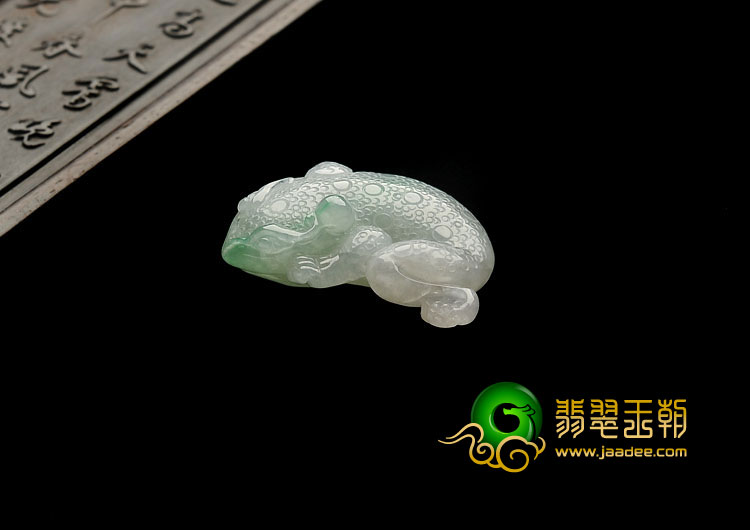 糯冰种飘翠缅甸翡翠A货金蟾挂件