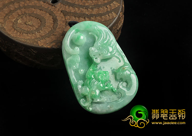 糯冰种飘翠缅甸翡翠A货龙凤虎挂件