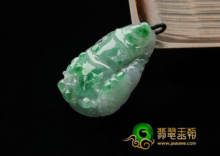 冰种飘翠缅甸翡翠A货节节高挂件