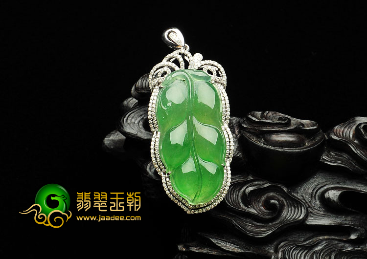 冰种绿晴水缅甸翡翠A货镶白金金枝玉叶胸坠（真钻）