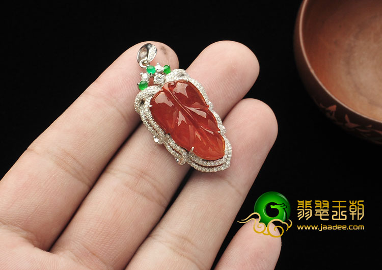 冰种红翡缅甸翡翠A货镶白金金枝玉叶胸坠（真钻）