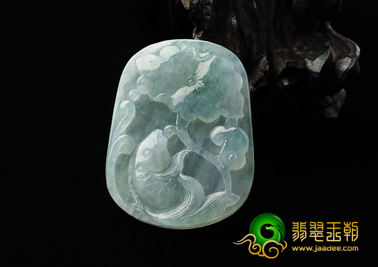 糯冰种晴水缅甸翡翠A货年年有余挂件