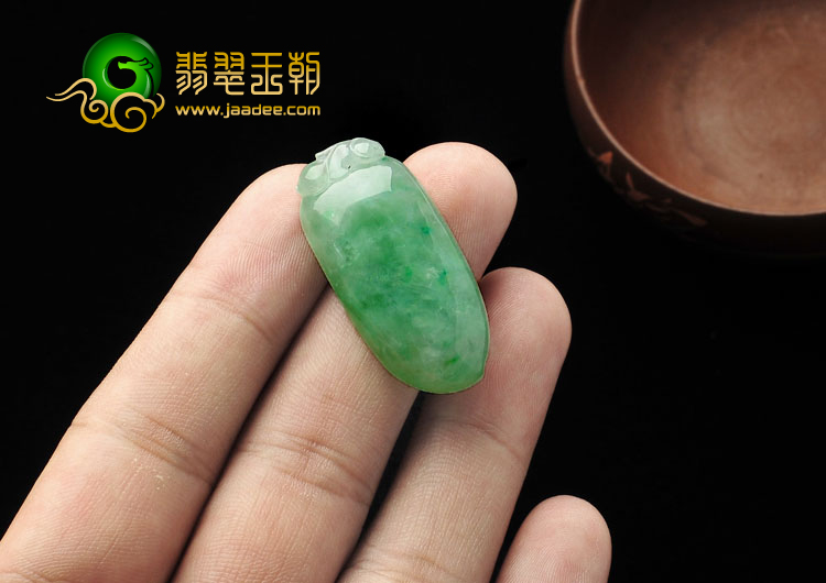 糯冰种飘翠缅甸翡翠A货福瓜挂件