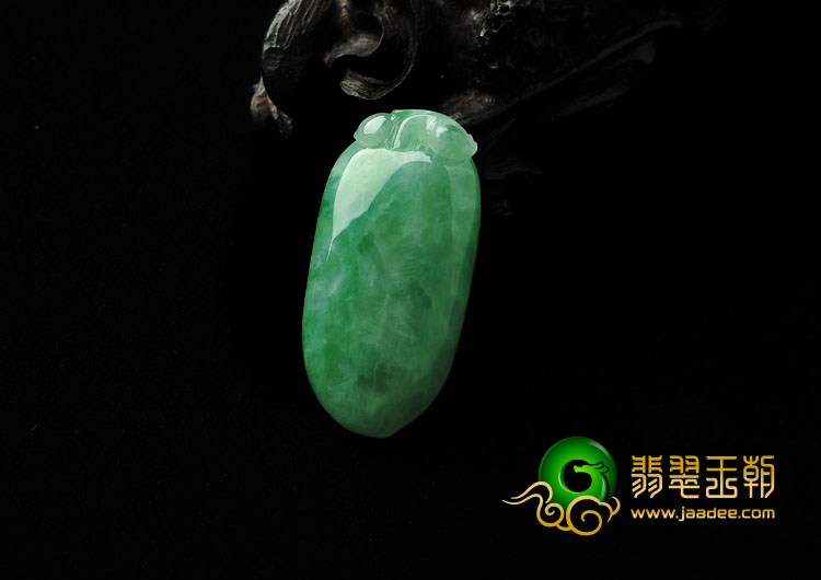 糯冰种飘翠缅甸翡翠A货福瓜挂件