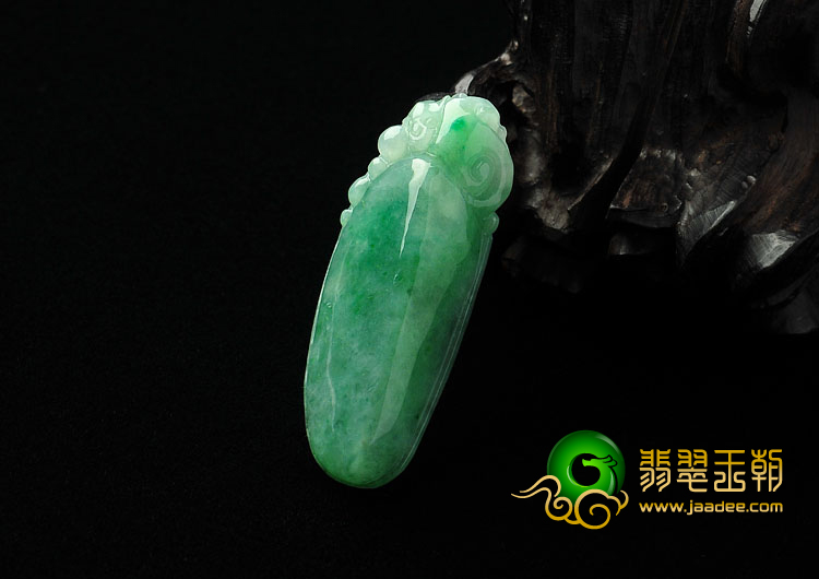 糯冰种翠色缅甸翡翠A货福瓜挂件