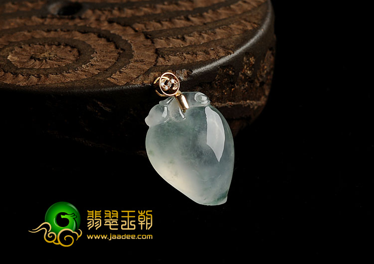 冰种飘花缅甸翡翠A货寿桃挂件