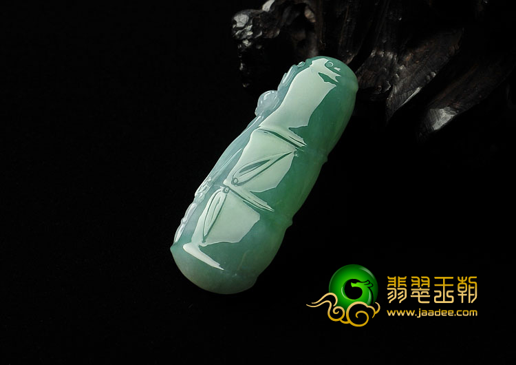 糯冰种绿晴水缅甸翡翠A货节节高挂件